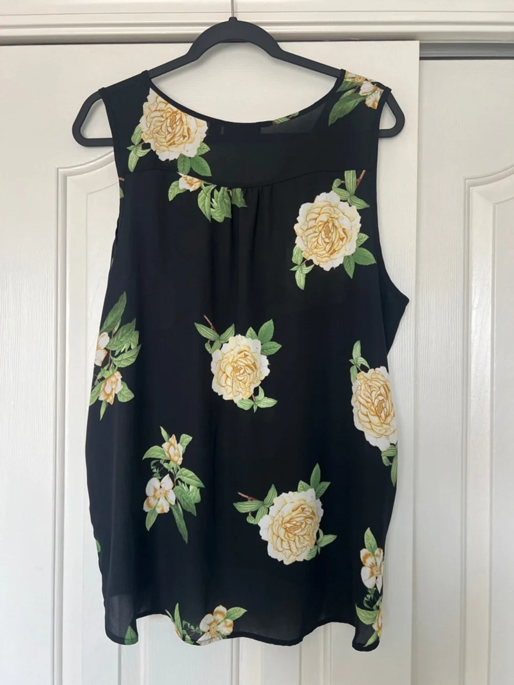 Apt. 9 Black Floral V-Neck Sleeveless Camisole - Picture 3 of 6